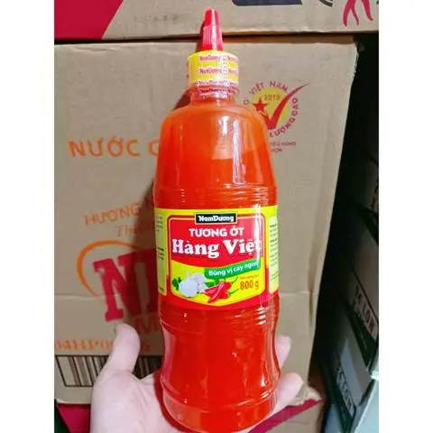 Hình ảnh Tương Ớt Hàng Việt 800g, Chai To Nam Dương, Thơm Ngon Đậm Đặc Ăn Hàng Ngày