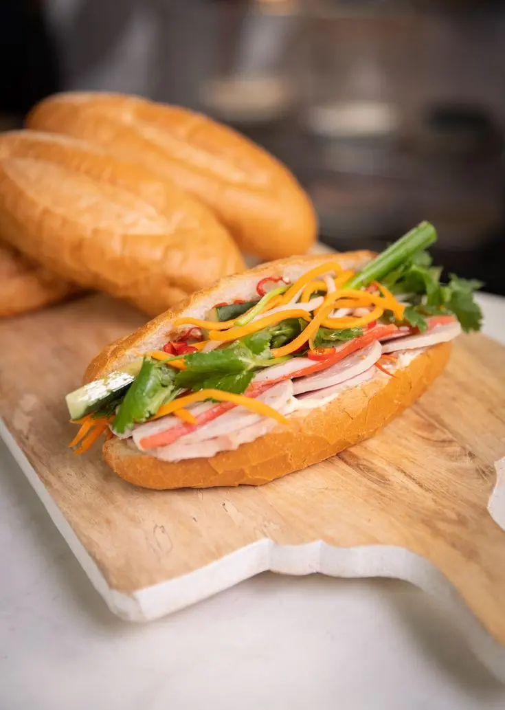Hình ảnh Bánh mì chả lụa
