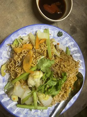 Hình ảnh mì gói xào thập cẩm chay