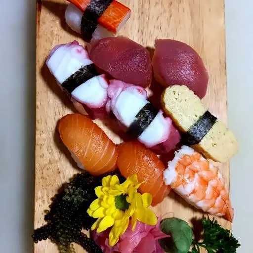 Hình ảnh Sushi thập cẩm A