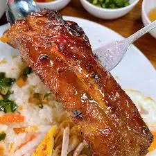 Hình ảnh Cơm sườn Cây /Lớn (Tặng ly trà tắc ) 