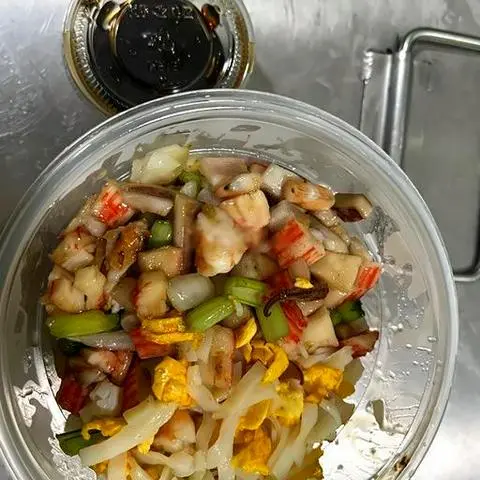 Hình ảnh Hủ tiếu xào hải sản - trứng áp chảo em bé