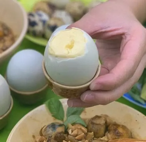 Hình ảnh 3 Hột Vịt dữa LUỘC Muối tiêu chanh