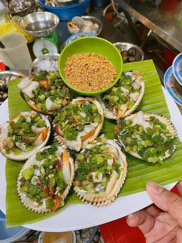 Hình ảnh sò  dương nướng mỡ hành một con