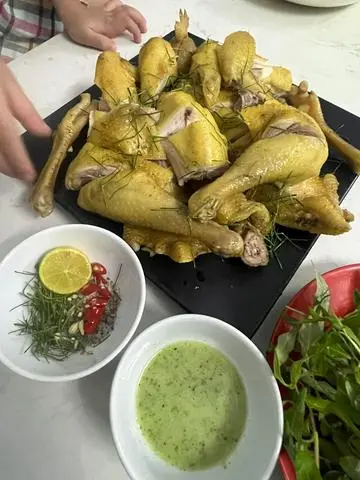 Hình ảnh GÀ HẤP MUỐI 1/2 CON (Chặt sẵn)