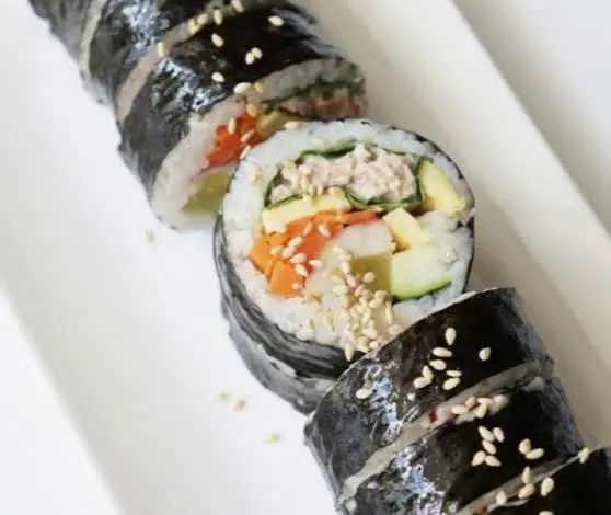 Hình ảnh Kimbap cá ngừ (참치김밥)