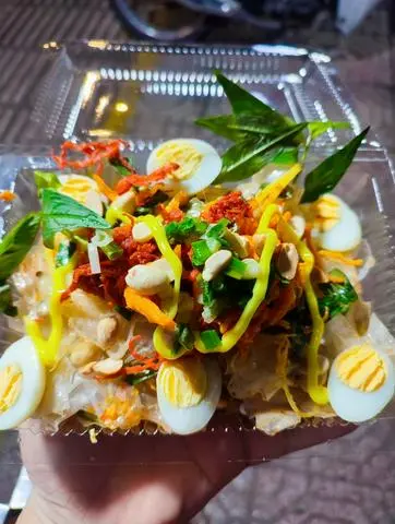 Hình ảnh bánh tráng trộn full topping 