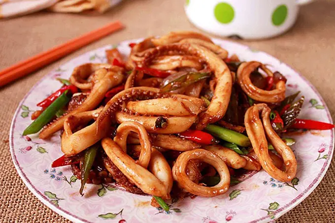Hình ảnh Cơm chiên mực sốt tiêu đen