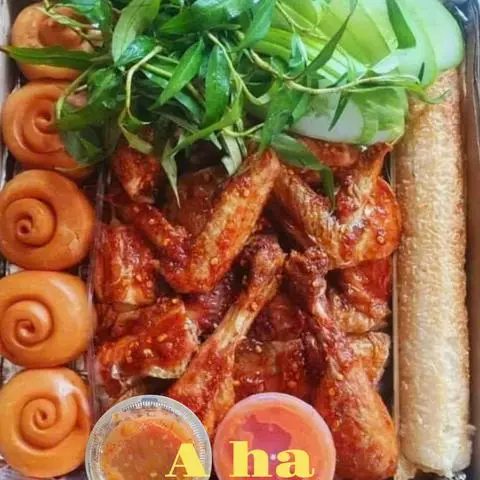 Hình ảnh Combo. 1 gà quay + 1 ống cơm lam + 5 bánh bao
