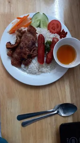 Hình ảnh cơm sườn, lạp xưởng 