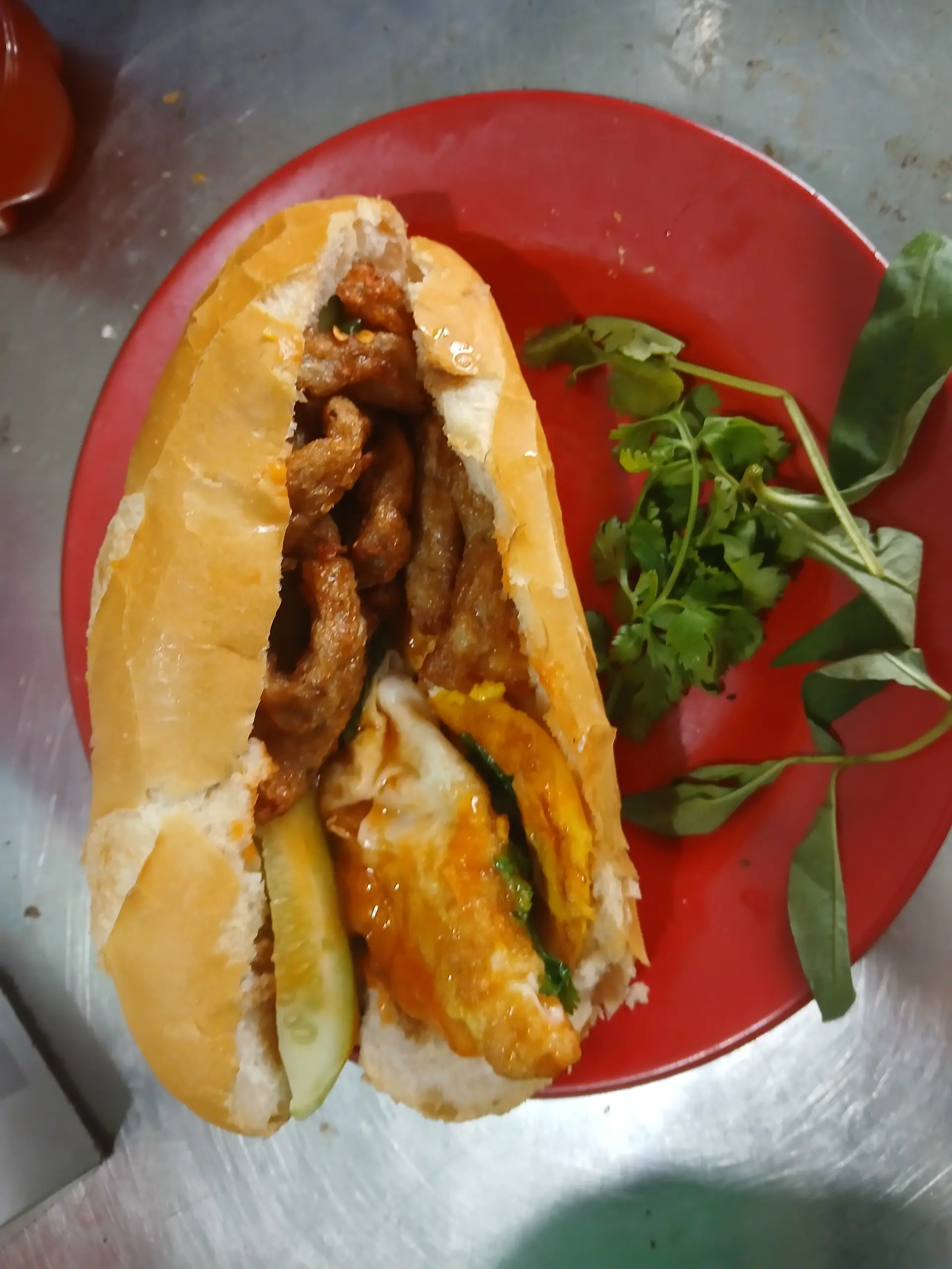 Hình ảnh bánh mì chả cá +trứng ốp la (1 trứng) 