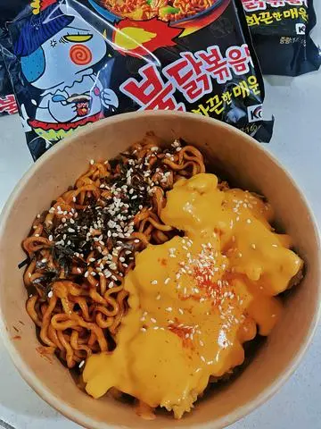 Hình ảnh Mì samyang mix gà cheese love