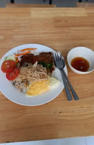 Hình ảnh cơm sườn, bì, trứng 