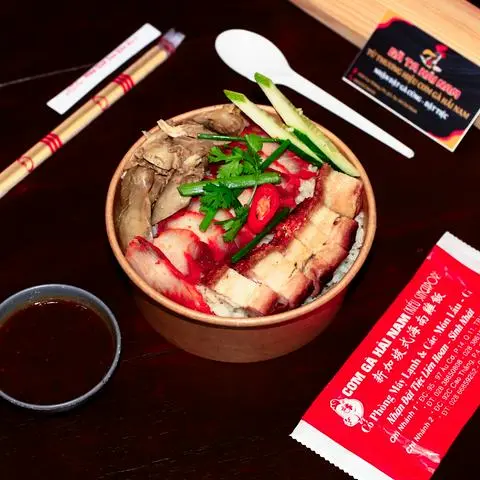Hình ảnh Cơm Tam Bảo (xá xíu + heo quay + lòng)