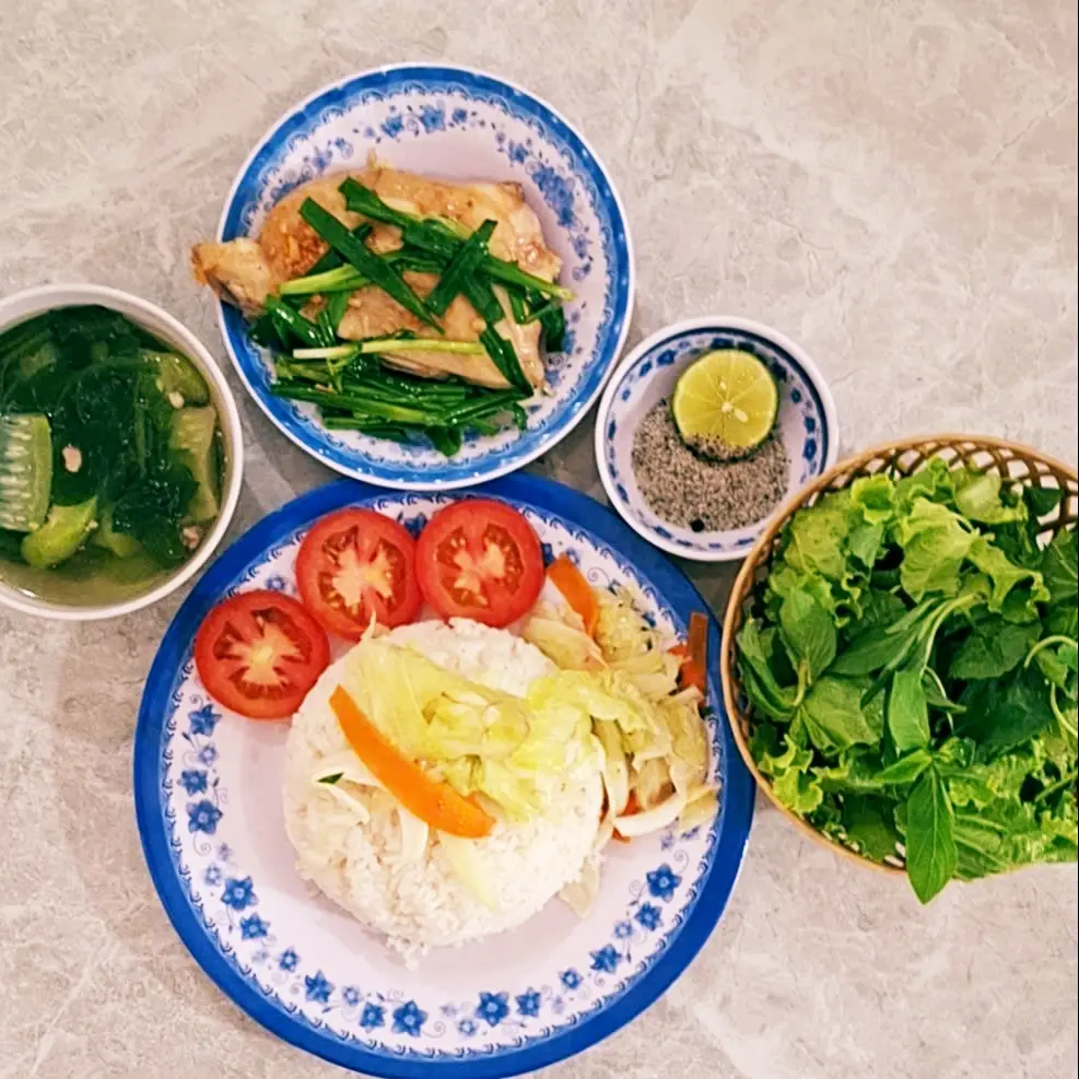 Hình ảnh Cơm má đùi gà hấp hành