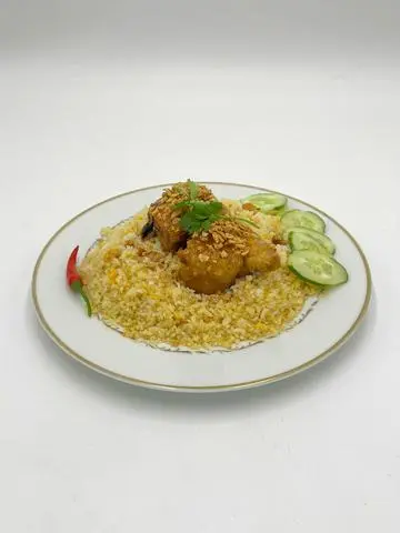Hình ảnh Cơm gà xốt mắm bơ tỏi tặng 1 canh rong biển 
