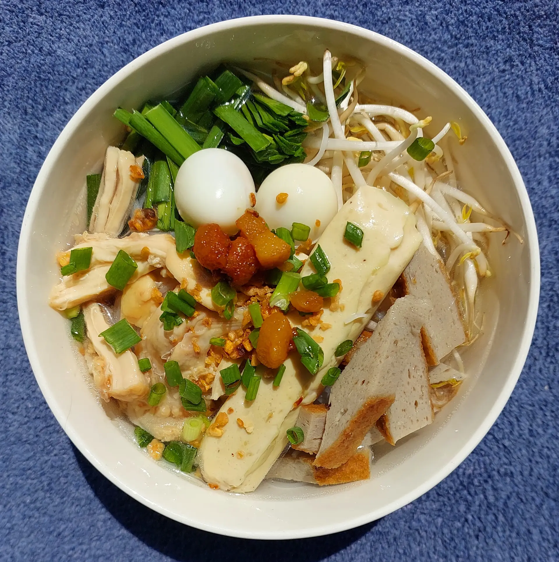 Hình ảnh Bánh canh gà xé bò viên