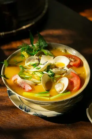 Hình ảnh Canh nghêu thì là đậu mơ non