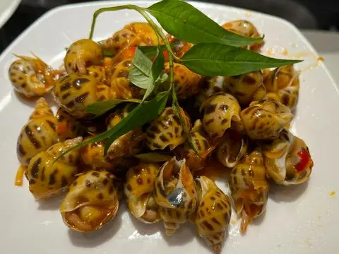 Hình ảnh Ốc hương xào me