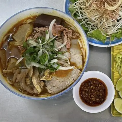 Hình ảnh Bún bò tái - nạm - gân