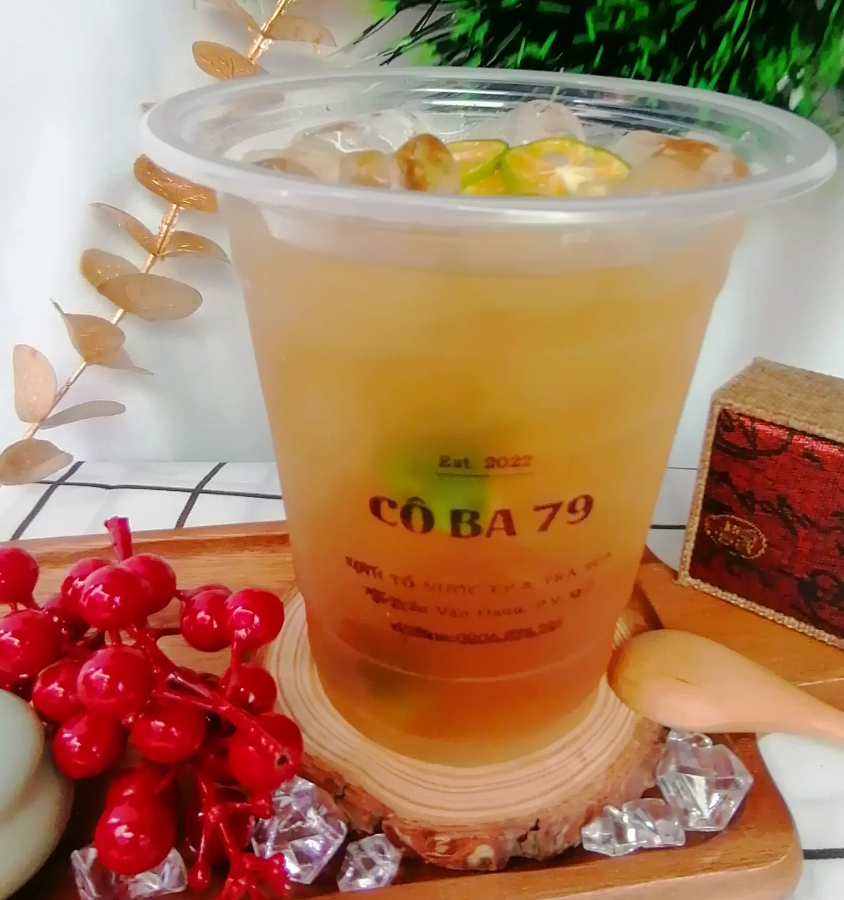 Hình ảnh Cô Ba Trà Tắc - Ly Khổng Lồ