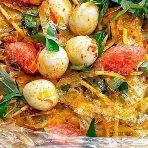 Hình ảnh Bánh Tráng Tỏi Ớt Trộn Nem