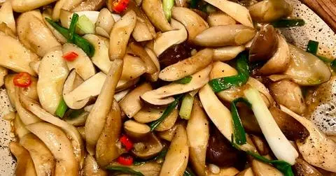 Hình ảnh Nấm tươi xào tỏi