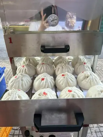 Hình ảnh Steam Buns 1/2 Salted Egg + Char Siu + Quail Eggs