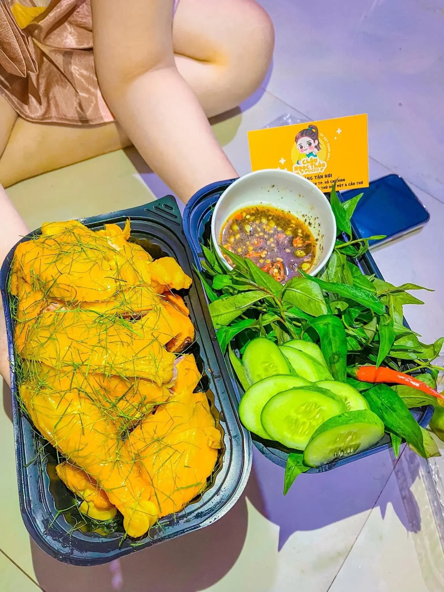 Hình ảnh Gà Ri Ủ Muối Hoa Tiêu Nửa Con Chặt Sẵn