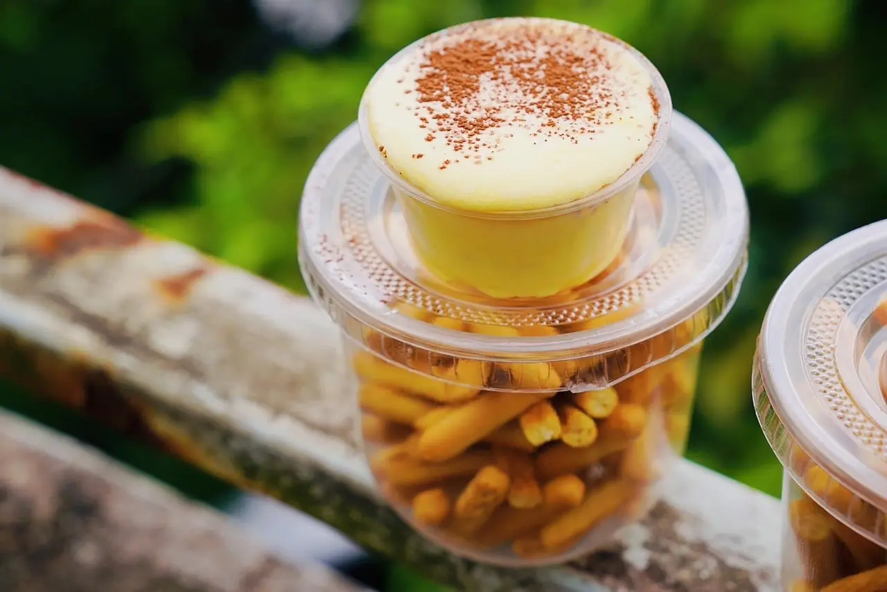 Hình ảnh 1 hộp bánh quy( không kem chấm)
