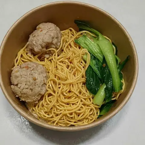 Hình ảnh Mì trứng trộn xíu mại
