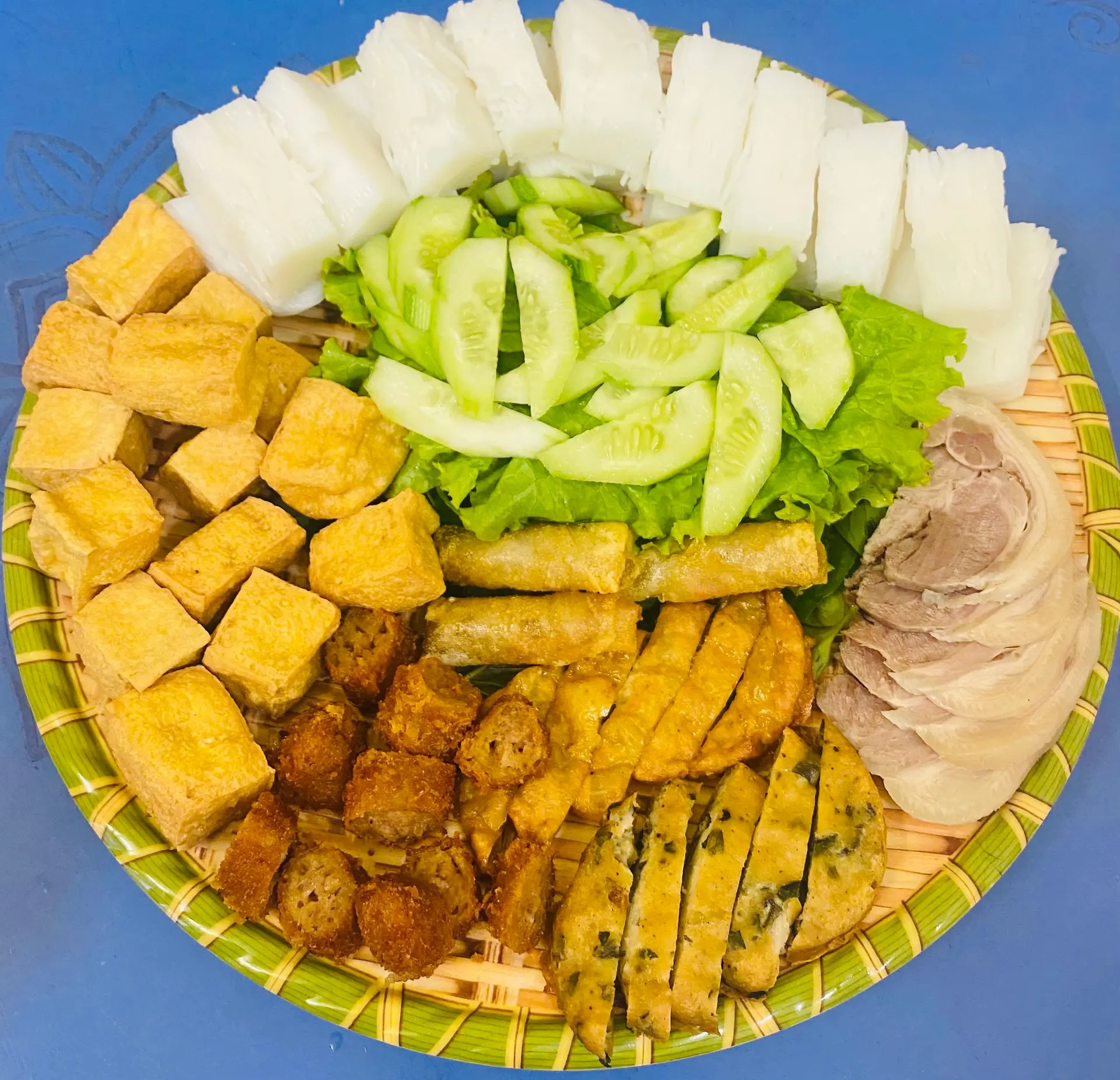 Hình ảnh Mẹt  2 người bình thường