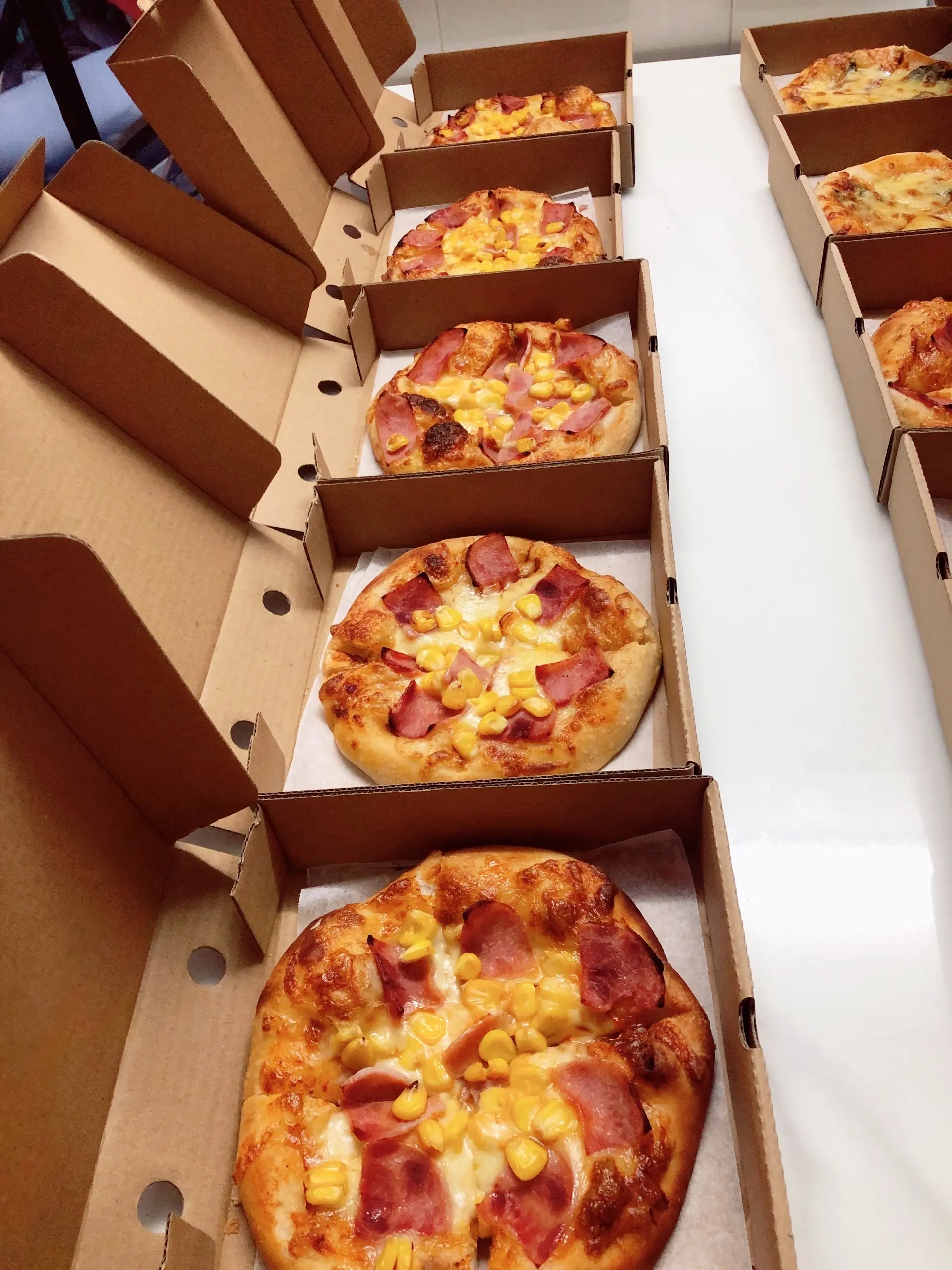 Hình ảnh Pizza dăm bông bắp size S