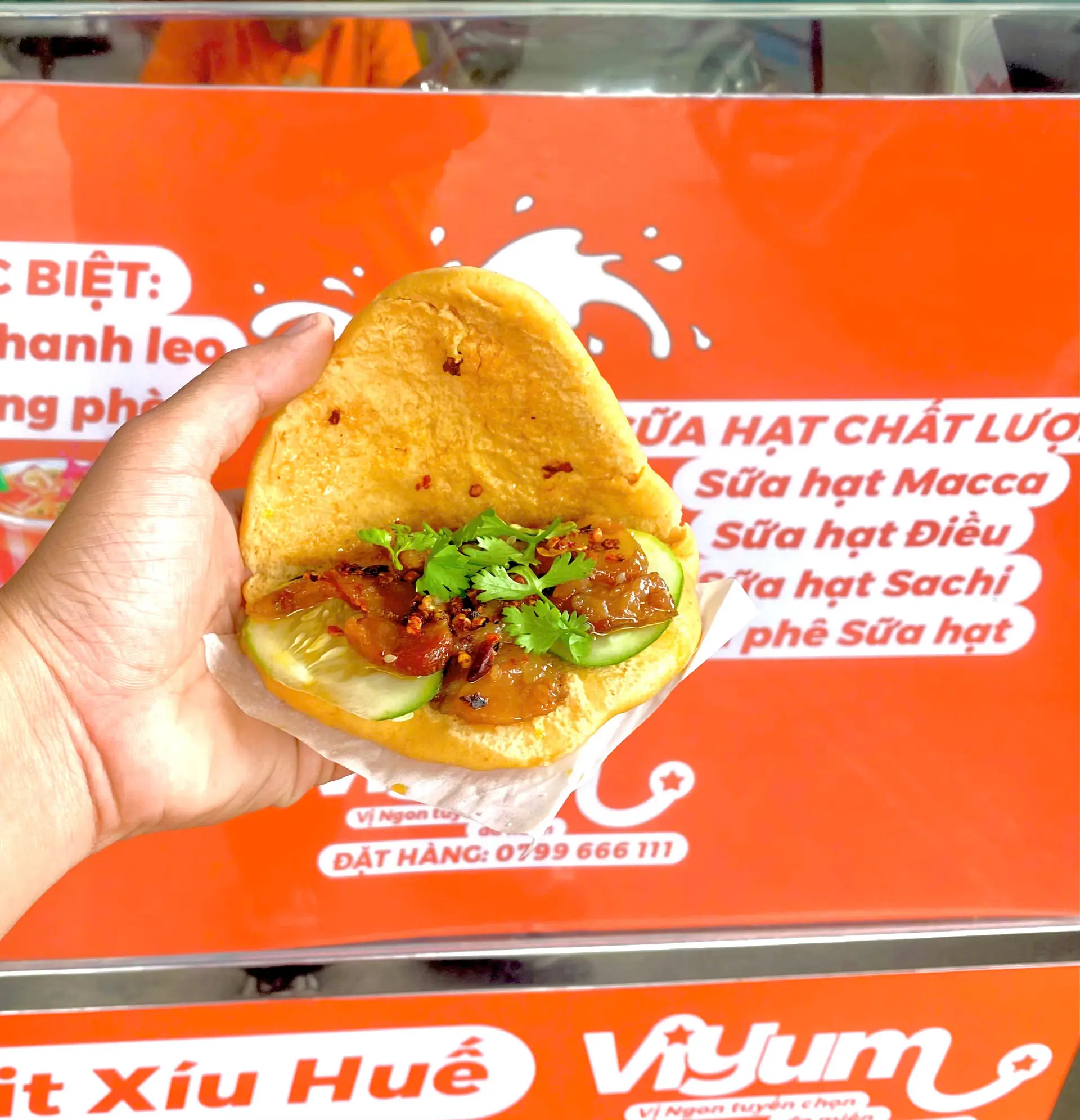Hình ảnh Bao Gấc Kẹp Xíu