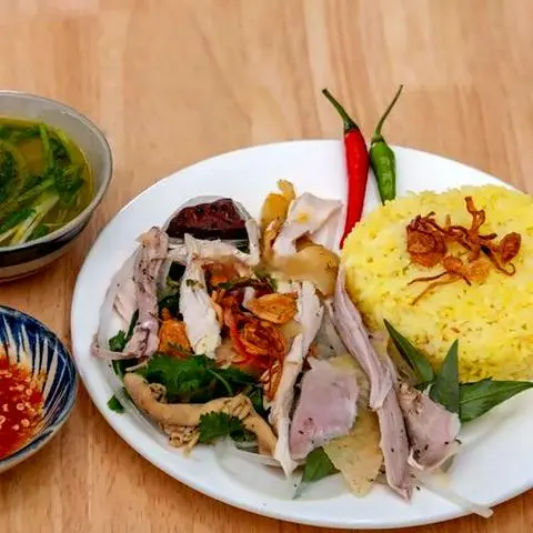 Hình ảnh Cơm gà gỏi xé phây
