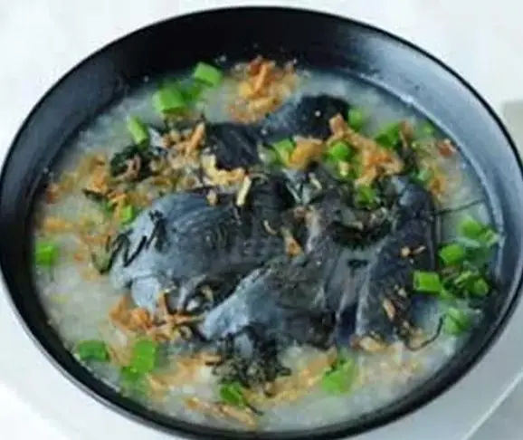 Hình ảnh Cháo gà ác hầm hạt sen đậu xanh( nguyên con)