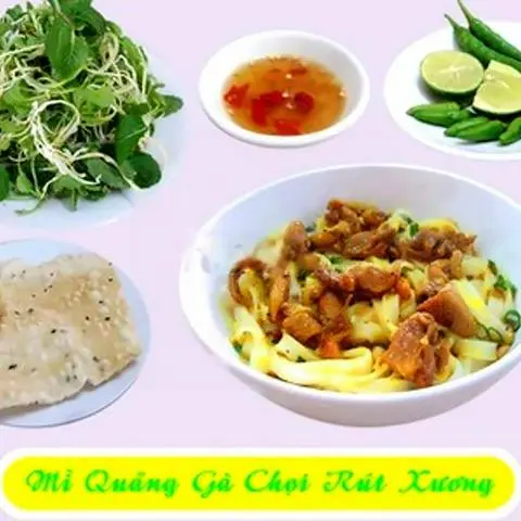 Hình ảnh Mì Quảng gà chọi rút xương