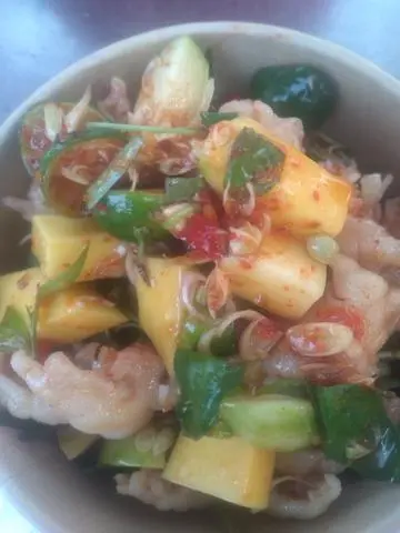 Hình ảnh Chân gà rút xương sốt thái - phần vừa
