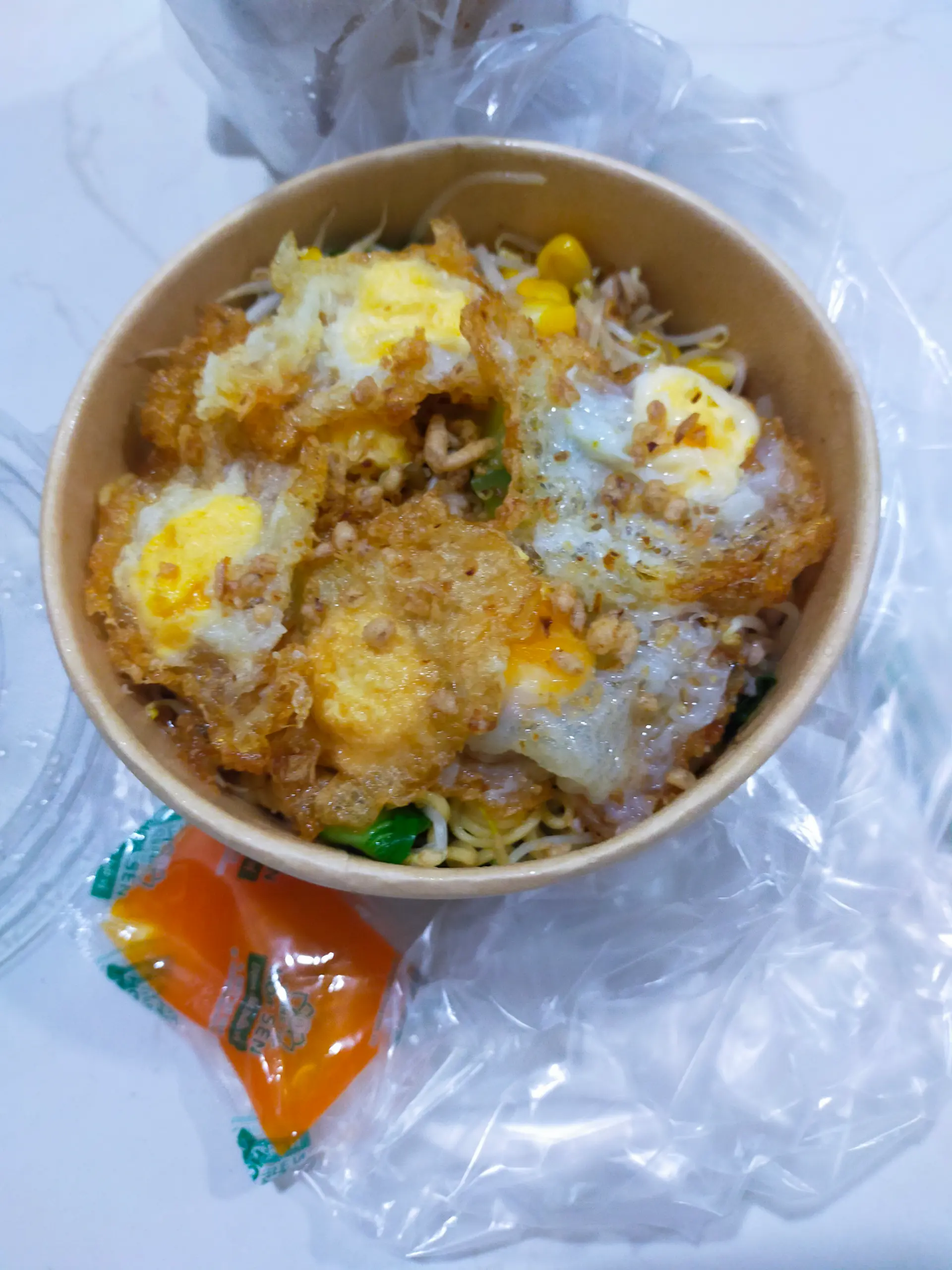 Hình ảnh Mì trộn trứng cút