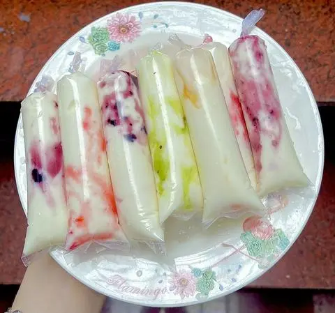 Hình ảnh SỮA CHUA DẺO MIX TRÁI CÂY