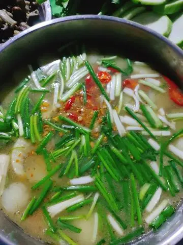 Hình ảnh Lẩu bầu cua thịt vừa