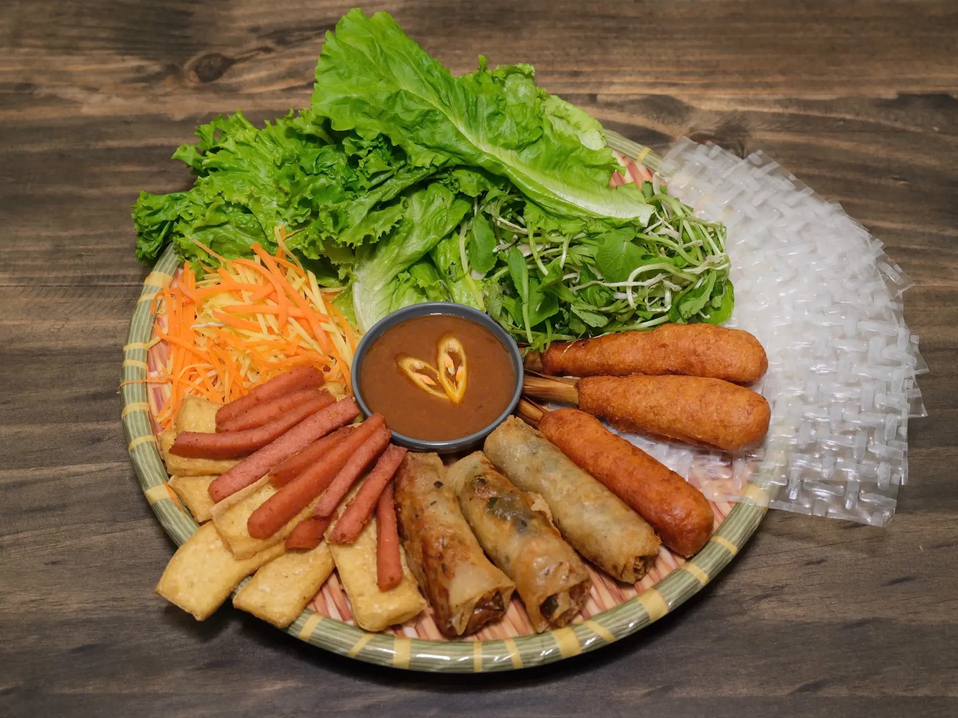 Hình ảnh Mẹt nem sả chả giò chay