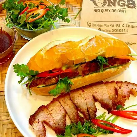Hình ảnh Bánh mì heo quay da giòn