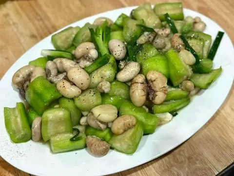 Hình ảnh Ngọc kê xào mướp