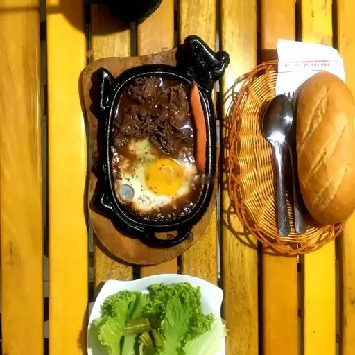 Hình ảnh Bò né trứng xúc xích