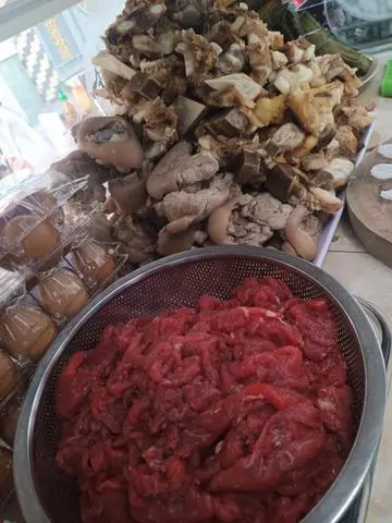 Hình ảnh Bún Sụn + Tái