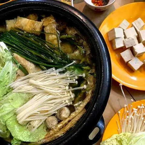 Hình ảnh Lẩu nấm chay bông hẹ