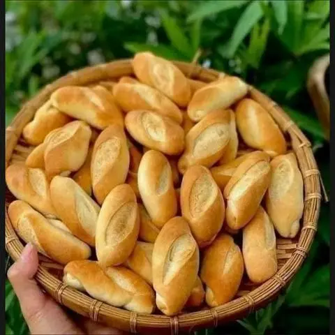Hình ảnh Bánh Mì Nướng Giòn Chấm Sữa