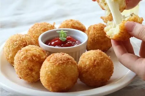 Hình ảnh Phô mai viên tẩm bột (5 viên)