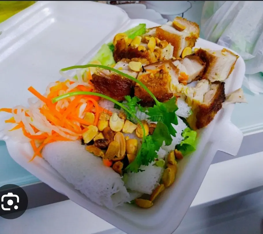 Hình ảnh Bánh hỏi thịt quay và bánh hỏi lòng